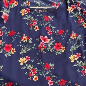 Flower Top worn once, loose sleeves